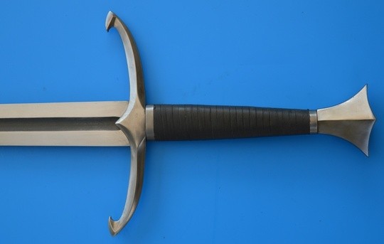Épée Bâtarde -XVème- Pommeau en écusson, quillons crochus 