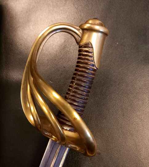 Sabre de dragon troupe modele 1854, fabriqué en 1864. Bonne pièce d'origine avec fourreau plus récent