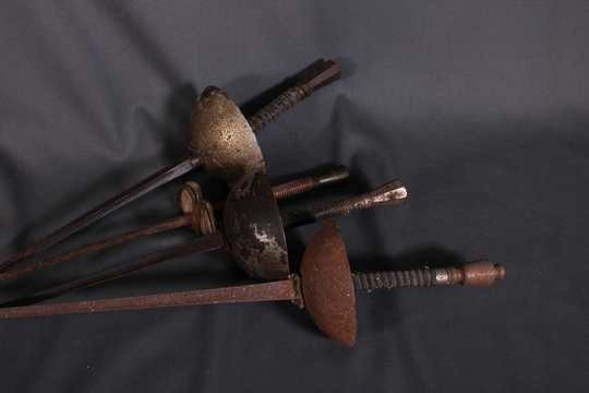 Lot de 4 armes d'escrime