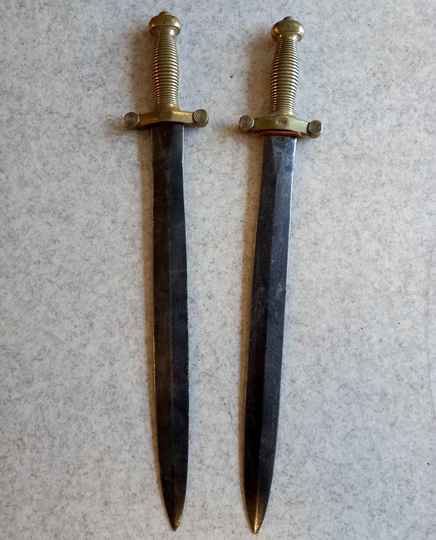 Lot de 2 glaives d'infanterie 1831