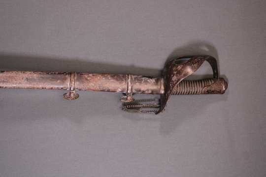 Sabre italien de cavalerie lourde mod.1860, avec chainette d'identification, provenant d'une collection ancienne.