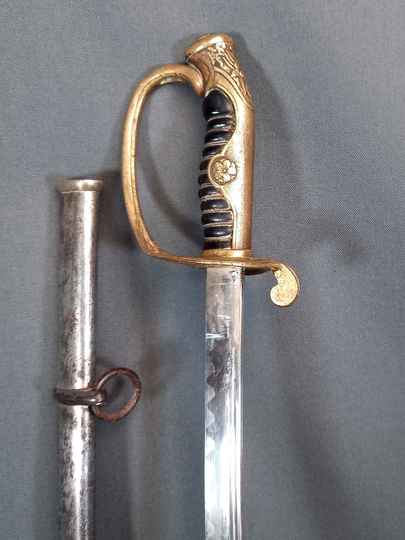 Sabre de lieutenant de cavalerie japonais modèle 1912, à fausse ligne de trempe sur la lame.