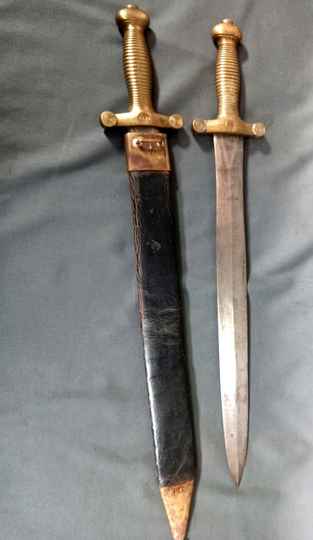 Lot de 2 glaives d'infanterie modèle 1831, un avec fourreau