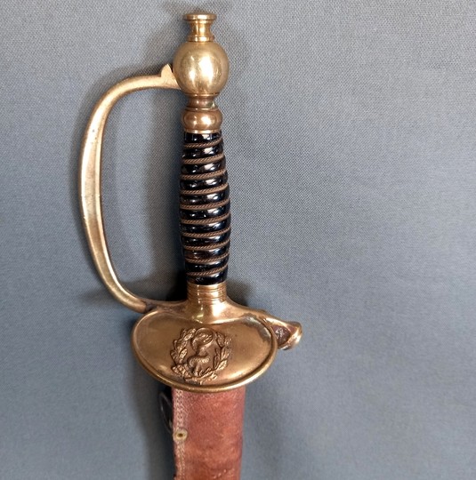 Épée du service de santé avec fourreau et étui de cuir de protection/camouflage. Grande  Guerre