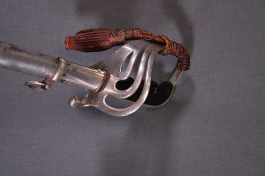 Sabre d'officier d'infanterie US à fusée cannelée, avec dragonne, style 1882 d'infanterie français.