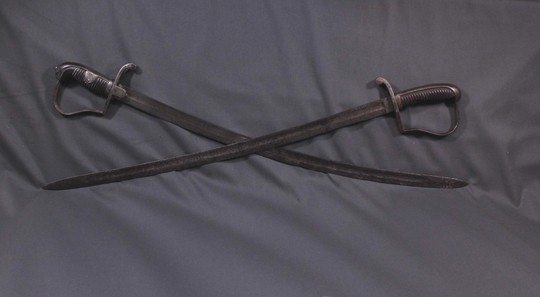 Lot de 2 sabres de cavalerie 