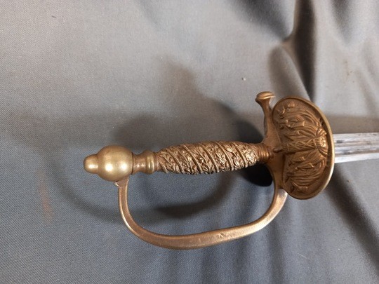 Épée de sous officier de gendarmerie 3 ème république. Sans fourreau. Bouton poussoir pas fonctionnel. SPECIAL ESCRIME?