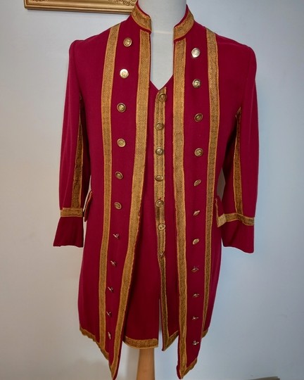 Bel ensemble pour majordome ancien régime...entre autres!