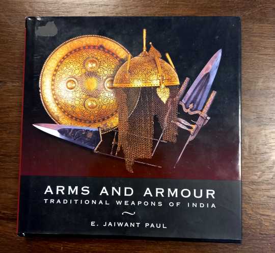 Arms and armors. Traditional weapons of India. En anglais