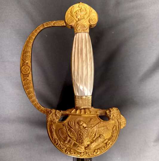 Épée au trophée d'armes, dorée. Officier supérieur d'état major. Époque restauration/Louis Philippe (1815-1848) 