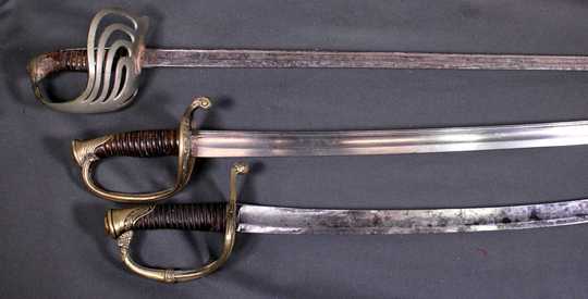 Lot de 3 sabres d'officier d'infanterie, modèles de 1821 à 1882