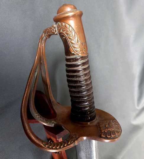 Sabre d'officier d'artillerie modèle 1882/99. Daté 1915. Grande Guerre