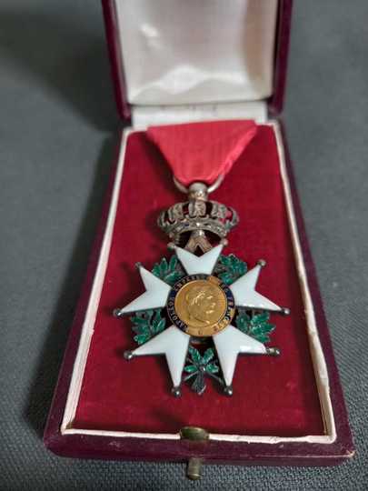 Décoration de chevalier de la Légion d'Honneur. Second Empire. Dans sa boîte. 