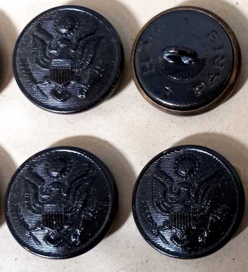 USA - Boutons US infanterie, noircis, modèle 1917, WWI. D'origine, neuf de stock