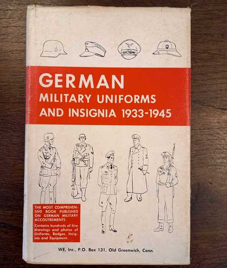 EN ANGLAIS. GERMAN MILITARY UNIFORMS AND INSIGNIA 1933-1945.