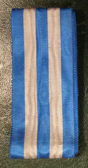 ITALIE: ruban de la croix du mérite de guerre. Prix par 15 cm. Neuf de stock (très limité).