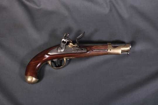 Pistolet AN 9 Pedersoli. Pour le tir à la poudre noire. Occasion proche du neuf.
