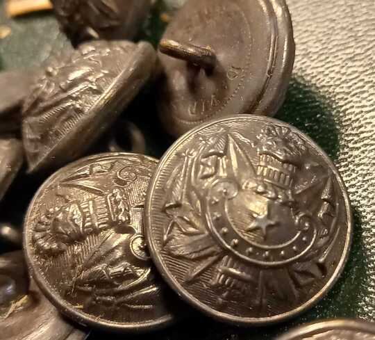 Boutons noircis pour les généraux. Grande Guerre. 1914-1918. 2 tailles