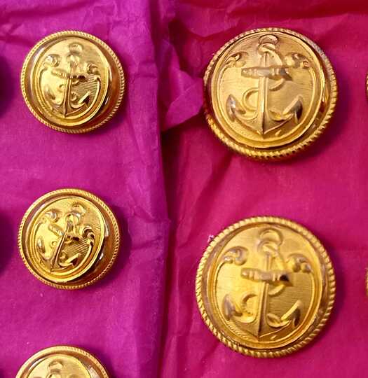Boutons d'officier d'infanterie coloniale, vers 1900, neuf de stock. Prix à l'unité