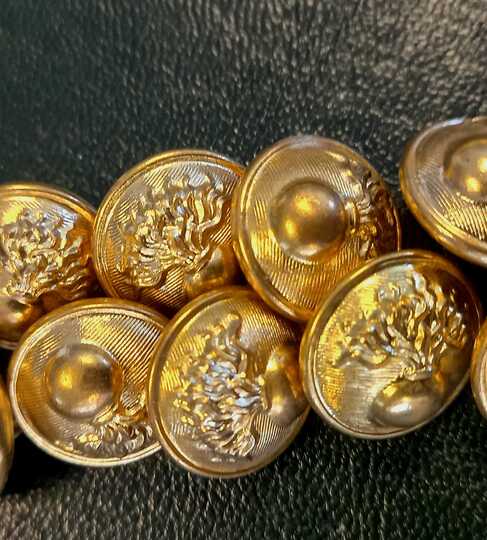 Boutons dorés de la gendarmerie, vers 1900. Diam 21 mm. Prix à l'unité 