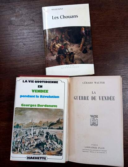 3 livres: chouans/Vendée. La guerre de Vendée (Walter). Les chouans (Dupuy). La vie quotidienne en Vendée pendant la révolution, Bordonove