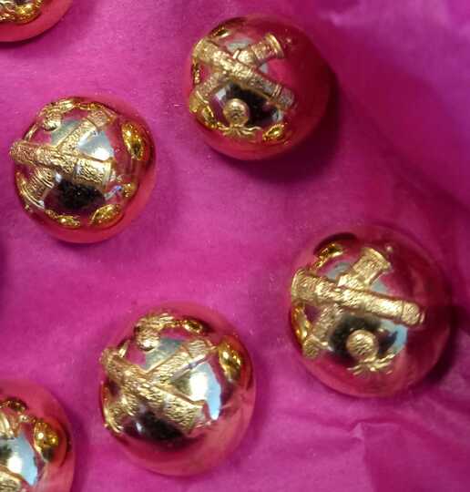 FRANCE. Boutons dorés ANCIENS demi-boule pour l'artillerie: 17 mm- L'unité. Patinés