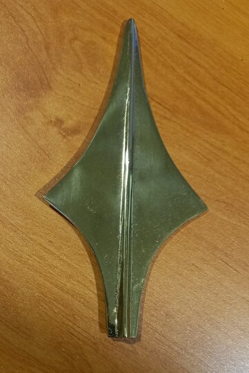 Extrémités de pointes pour hampes de drapeaux en bronze.