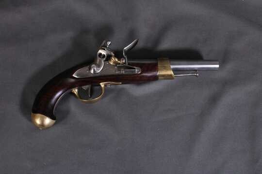 Pistolet an XIII de cavalerie. Par Pedersoli. Apte au tir
