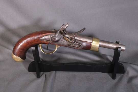 Pistolet à silex d'arçon de type an XIII. Pièce d'époque