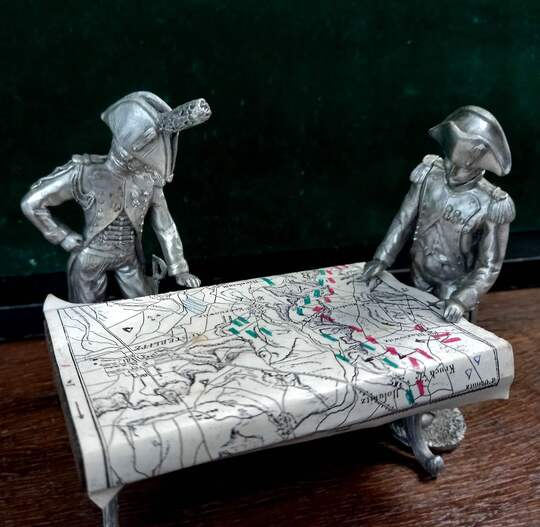 Étains du prince scène Austerlitz. Empereur et table + C2 soldat du camp. Prix catalogue neuf: 135 €!