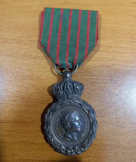 Médaille de Sainte-Hélène - Pièce originale avec ruban ancien