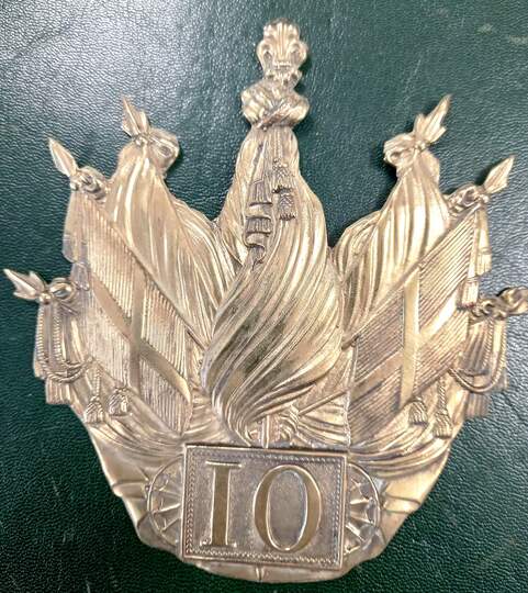 Très rare copie de plaque de shako modèle 1814, du 10 ème reg d'infanterie de ligne dit 