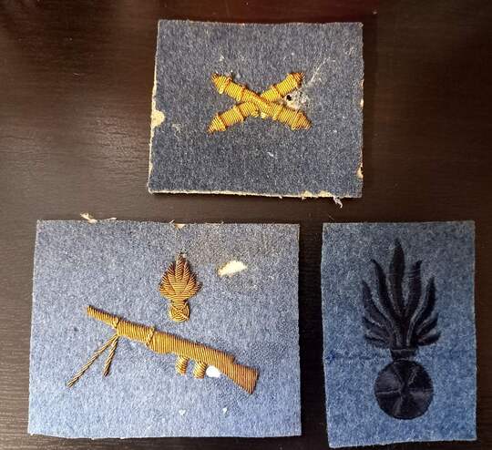 Lot de 3 insignes de spécialité brodés et dégradés. Reliques Grande Guerre