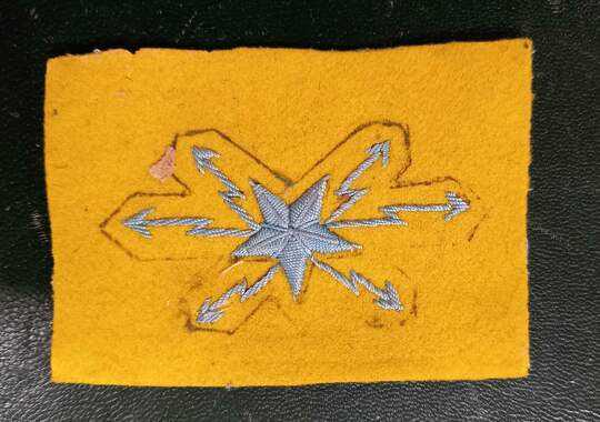Insigne de spécialité télégraphiste militaire des chasseurs d'Afrique. Grande Guerre. Un seul exemplaire disponible