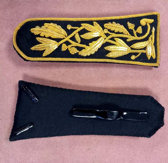 Épaulettes brodées dorées d'officier subalterne d'administration. Neuves de stock. Production des Éts David. vers 1910