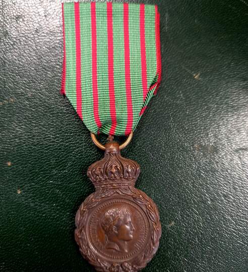 Médaille de Sainte-Hélène - Pièce originale avec ruban ancien