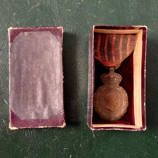Médaille de Sainte-Hélène - Pièce originale avec ruban d'origine dans une jolie boite ancienne