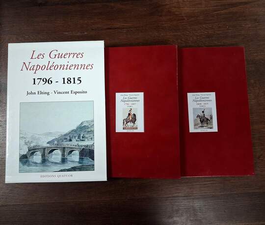 OUVRAGE RELIÉ CUIR. Les guerres napoléoniennes 1796-1815 - Elting. Éditions quatuor. En 2 tomes. Près de 200 cartes en couleur! 28/50 