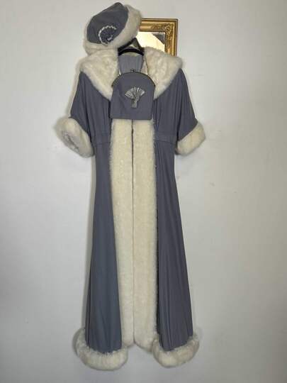 Manteau bordé de fausse fourrure + coiffe + réticule assortis