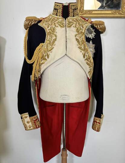 Uniforme de Dorsenne. Prix avec les épaulettes et 2 