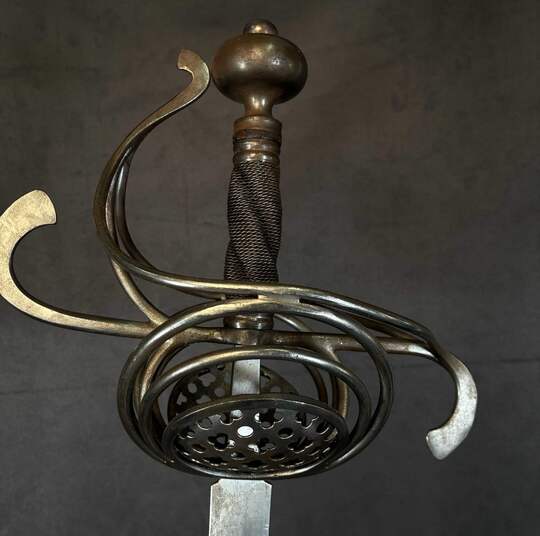 Rapière de fabrication tchèque d'occasion. Une seule à vendre. Concue pour le combat