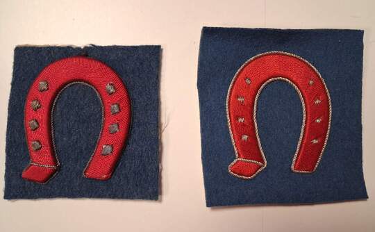  WWI. Insigne fer brodé rouge à clous dorés/bleu. Pointe 