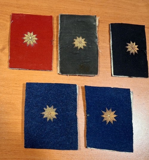 WWI. Paire de broderies de col pour officier d'aministration du service de santé. Neuf de stock. Quantités très limitée