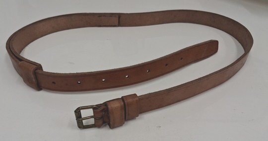 Ceinture fine pour étui jambon de revolver 1892 fabrication David Freres. État neuf, d'origine.