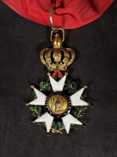 Bijou de commandeur de la Légion d'Honneur Second Empire. Avec une cravate plus récente, mais au modèle.