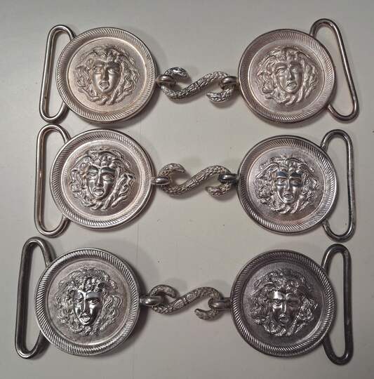 Boucle de ceinturon à la tête de Méduse  ARGENT. Fabrication Française des Éts David. Prix pour 2 plateaux de 50 mm et S de jonction. 