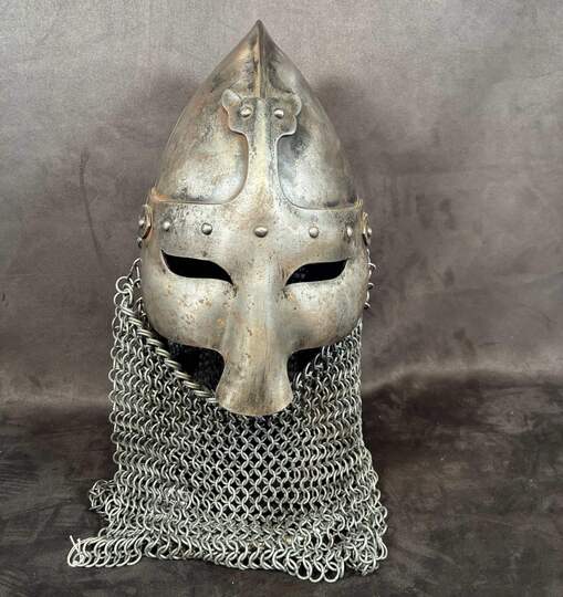 Casque viking Rus avec maille et garnirure intérieure cuir amovible. Un seul exemplaire à vendre.