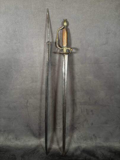 Lot spécial bricoleur: épée Louis XV et lame de sabre gravée