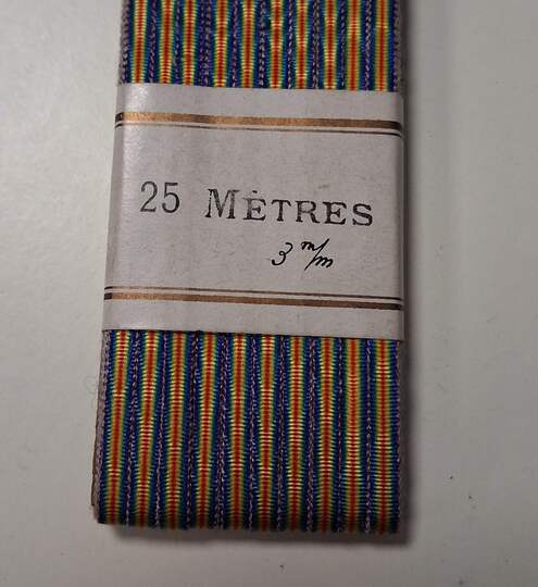 Ruban de rappel, largeur 3 mm pour médaille de la victoire de la guerre 1914-1918 . Prix pour 25 mètres 