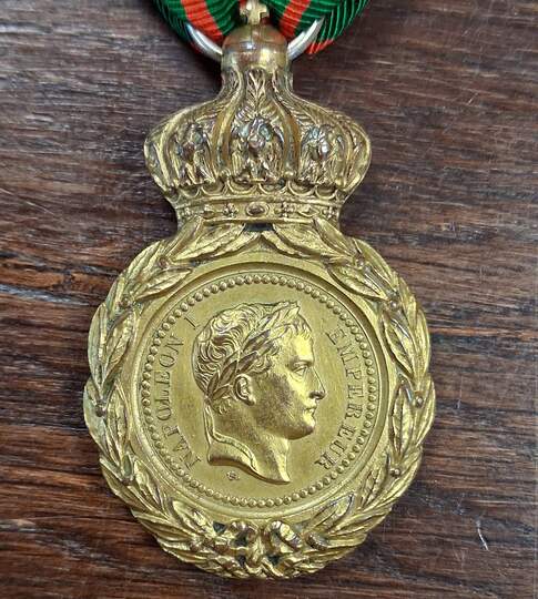 Médaille de Sainte-Hélène dorée - Pièce originale avec ruban ancien
